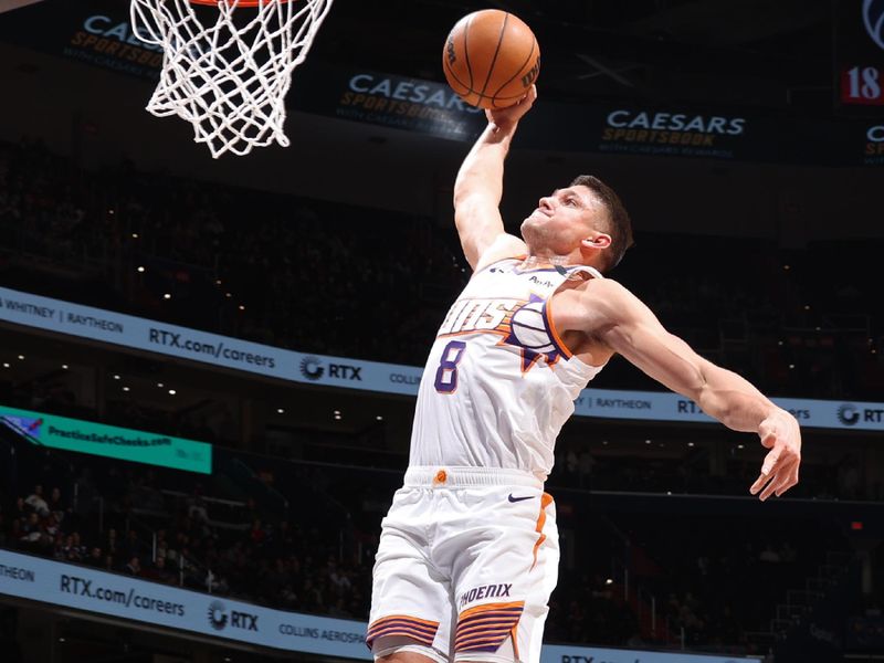 WASHINGTON, DC -?JANUARY 16 : Grayson Allen #8 of the Phoenix Suns dunks the ball during the game against the Washington Wizards on January 16, 2025 at Capital One Arena in Washington, DC. NOTE TO USER: User expressly acknowledges and agrees that, by downloading and or using this Photograph, user is consenting to the terms and conditions of the Getty Images License Agreement. Mandatory Copyright Notice: Copyright 2024 NBAE (Photo by Stephen Gosling/NBAE via Getty Images)