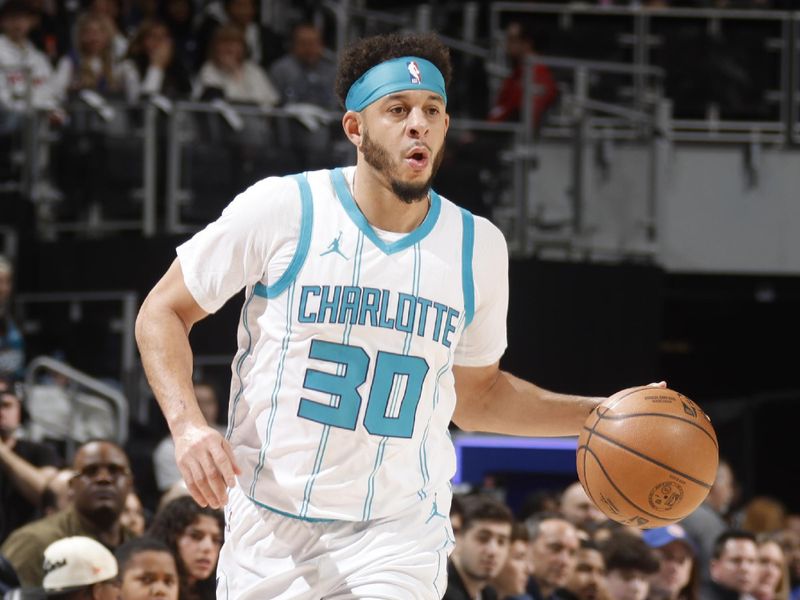 DETROIT, MI - JANUARY 03:  Seth Curry #30 of the Charlotte Hornets dribbles the ball during the game against the Detroit Pistons on January 03, 2025 at Little Caesars Arena in Detroit, Michigan. NOTE TO USER: User expressly acknowledges and agrees that, by downloading and/or using this photograph, User is consenting to the terms and conditions of the Getty Images License Agreement. Mandatory Copyright Notice: Copyright 2025 NBAE (Photo by Brian Sevald/NBAE via Getty Images)