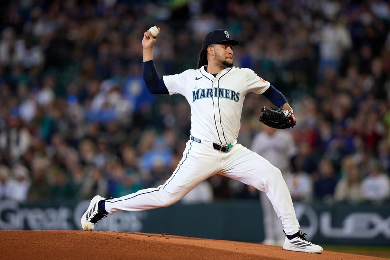 May 14, 2025; Seattle, Washington, USA; Seattle Mariners starting pitcher Luis Castillo (58) throws against the New York Yankees during the first inning at T-Mobile Park. Mandatory Credit: John Froschauer-Imagn Images