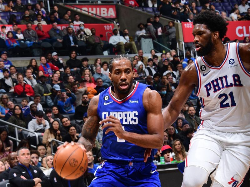 LOS ANGELES, CA - JANUARY 17: Kawhi Leonard #2 of the LA Clippers dribbles the ball during the game against the Philadelphia 76ers on January 17, 2023 at Crypto.Com Arena in Los Angeles, California. NOTE TO USER: User expressly acknowledges and agrees that, by downloading and/or using this Photograph, user is consenting to the terms and conditions of the Getty Images License Agreement. Mandatory Copyright Notice: Copyright 2023 NBAE (Photo by Adam Pantozzi/NBAE via Getty Images)