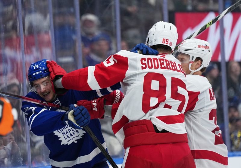 Oct 2, 2025; Toronto, Ontario, CAN; Detroit Red Wings left wing Elmer Soderblom (85) battles with Toronto Maple Leafs center Bobby McMann (74) during the third period at Scotiabank Arena. Mandatory Credit: Nick Turchiaro-Imagn Images