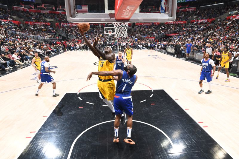 LOS ANGELES, CA - MARCH 25: Pascal Siakam #43 of the Indiana Pacers drives to the basket during the game against the LA Clippers on March 25, 2024 at Crypto.Com Arena in Los Angeles, California. NOTE TO USER: User expressly acknowledges and agrees that, by downloading and/or using this Photograph, user is consenting to the terms and conditions of the Getty Images License Agreement. Mandatory Copyright Notice: Copyright 2024 NBAE (Photo by Adam Pantozzi/NBAE via Getty Images)