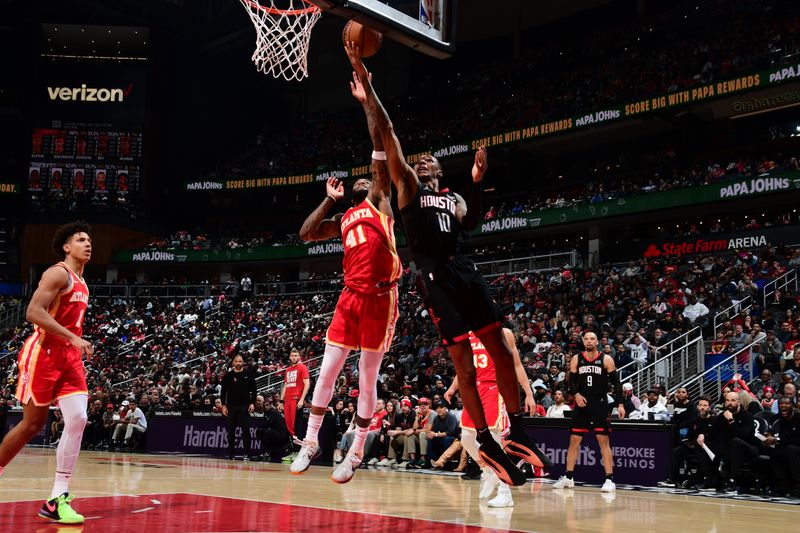 ATLANTA, GA - FEBRUARY 10: Jabari Smith Jr. #10 of the Houston Rockets drives to the basket during the game against the Atlanta Hawks on February 10, 2024 at State Farm Arena in Atlanta, Georgia.  NOTE TO USER: User expressly acknowledges and agrees that, by downloading and/or using this Photograph, user is consenting to the terms and conditions of the Getty Images License Agreement. Mandatory Copyright Notice: Copyright 2024 NBAE (Photo by Scott Cunningham/NBAE via Getty Images)