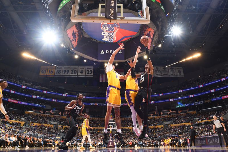 LOS ANGELES, CA - FEBRUARY 13: Jaden Ivey #23 of the Detroit Pistons drives to the basket during the game against the Los Angeles Lakers on February 13, 2024 at Crypto.Com Arena in Los Angeles, California. NOTE TO USER: User expressly acknowledges and agrees that, by downloading and/or using this Photograph, user is consenting to the terms and conditions of the Getty Images License Agreement. Mandatory Copyright Notice: Copyright 2024 NBAE (Photo by Adam Pantozzi/NBAE via Getty Images)