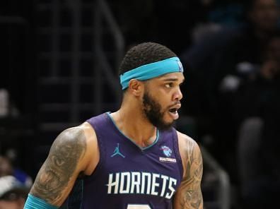 Charlotte Hornets Edge Out Toronto Raptors at Spectrum Center