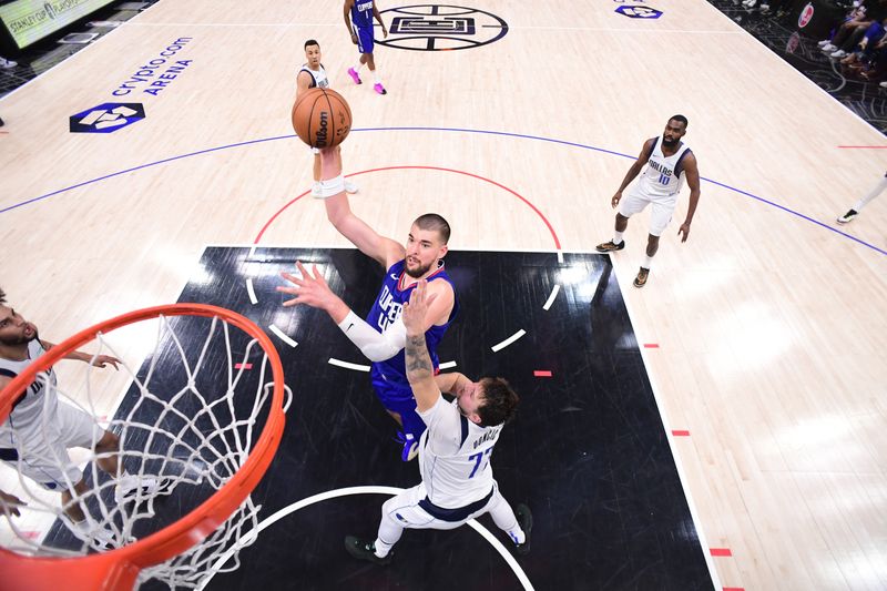 LOS ANGELES, CA - APRIL 21:  Ivica Zubac #40 of the LA Clippers drives to the basket during the game against the Dallas Mavericks during Round 1 Game 1 of the 2024 NBA Playoffs on April 21, 2024 at Crypto.Com Arena in Los Angeles, California. NOTE TO USER: User expressly acknowledges and agrees that, by downloading and/or using this Photograph, user is consenting to the terms and conditions of the Getty Images License Agreement. Mandatory Copyright Notice: Copyright 2024 NBAE (Photo by Adam Pantozzi/NBAE via Getty Images)