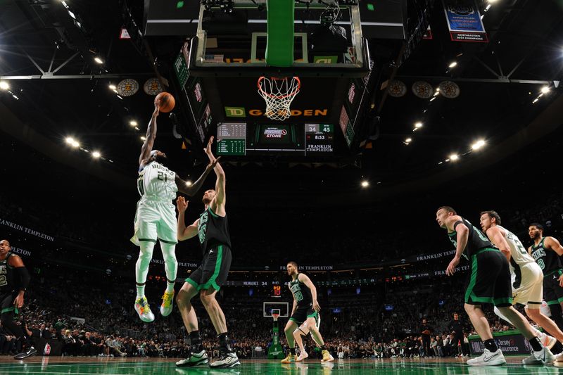 BOSTON, MA - MARCH 20: Patrick Beverley #21 of the Milwaukee Bucks drives to the basket during the game against the Boston Celtics on March 20, 2024 at the TD Garden in Boston, Massachusetts. NOTE TO USER: User expressly acknowledges and agrees that, by downloading and or using this photograph, User is consenting to the terms and conditions of the Getty Images License Agreement. Mandatory Copyright Notice: Copyright 2024 NBAE  (Photo by Brian Babineau/NBAE via Getty Images)