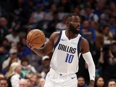 DALLAS, TEXAS - NOVEMBER 01: Tim Hardaway Jr. #10 of the Dallas Mavericks brings the ball up court in the first half against the Chicago Bulls at American Airlines Center on November 01, 2023 in Dallas, Texas. NOTE TO USER: User expressly acknowledges and agrees that, by downloading and or using this photograph, User is consenting to the terms and conditions of the Getty Images License Agreement. (Photo by Tim Heitman/Getty Images)