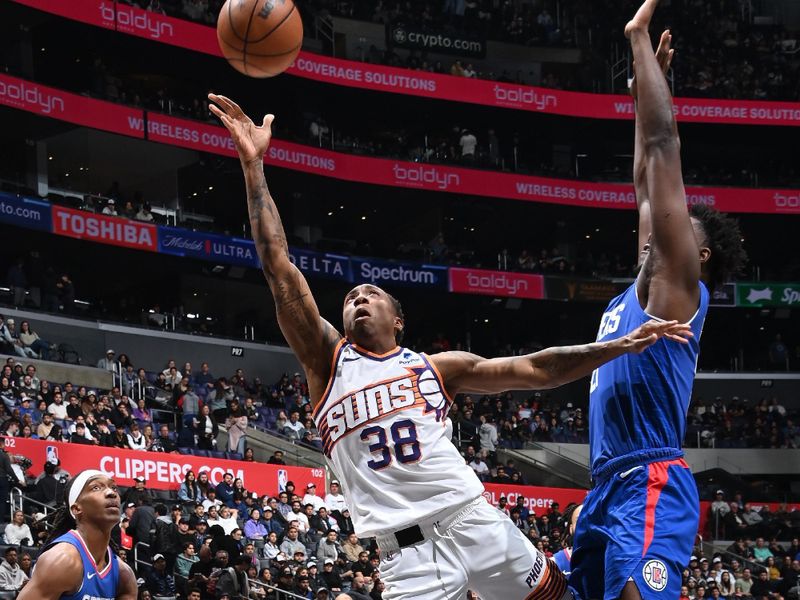 LOS ANGELES, CA - JANUARY 8: Saben Lee #38 of the Phoenix Suns drives to the basket during the game against the LA Clippers on January 8, 2024 at Crypto.Com Arena in Los Angeles, California. NOTE TO USER: User expressly acknowledges and agrees that, by downloading and/or using this Photograph, user is consenting to the terms and conditions of the Getty Images License Agreement. Mandatory Copyright Notice: Copyright 2024 NBAE (Photo by Andrew D. Bernstein/NBAE via Getty Images)