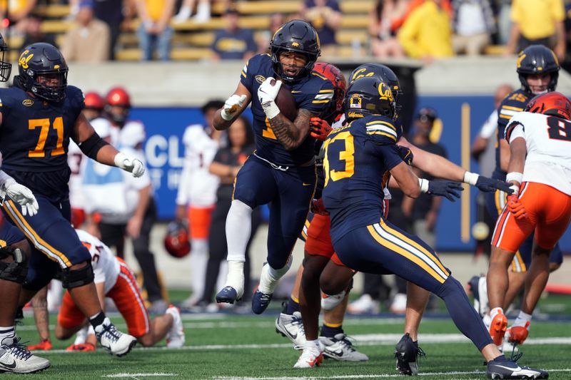 Oct 26, 2024; Berkeley, California, USA; California Golden Bears running back Jaydn Ott (center) carries the ball against the Oregon State Beavers during the third quarter at California Memorial Stadium. Mandatory Credit: Darren Yamashita-Imagn Images