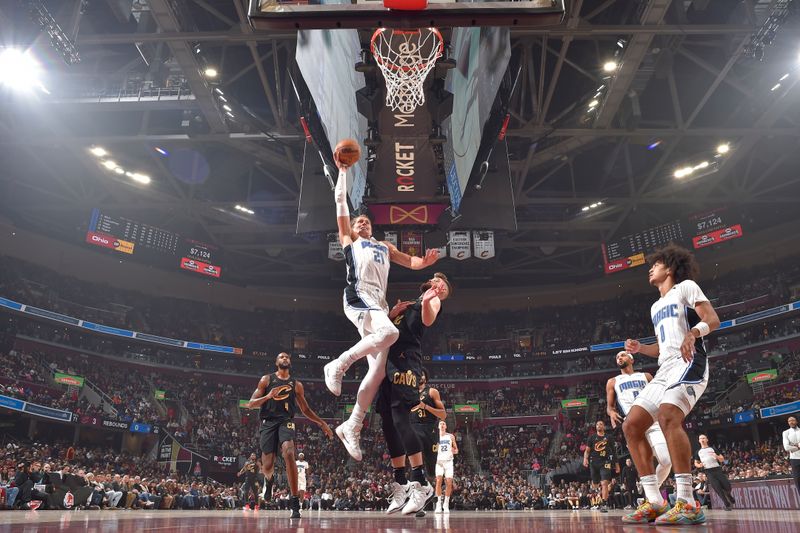 CLEVELAND, OH - NOVEMBER 1: Moritz Wagner #21 of the Orlando Magic drives to the basket during the game against the Cleveland Cavaliers on November 1, 2024 at Rocket Mortgage FieldHouse in Cleveland, Ohio. NOTE TO USER: User expressly acknowledges and agrees that, by downloading and/or using this Photograph, user is consenting to the terms and conditions of the Getty Images License Agreement. Mandatory Copyright Notice: Copyright 2024 NBAE (Photo by David Liam Kyle/NBAE via Getty Images)