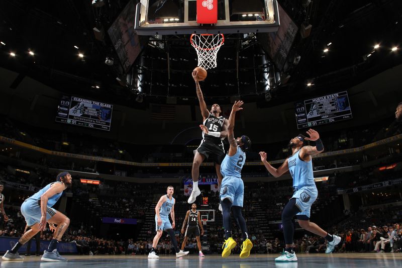 MEMPHIS, TN - APRIL 9: Jamaree Bouyea #15 of the San Antonio Spurs  drives to the basket during the game against the Memphis Grizzlies on April 9, 2024 at FedExForum in Memphis, Tennessee. NOTE TO USER: User expressly acknowledges and agrees that, by downloading and or using this photograph, User is consenting to the terms and conditions of the Getty Images License Agreement. Mandatory Copyright Notice: Copyright 2024 NBAE (Photo by Joe Murphy/NBAE via Getty Images)