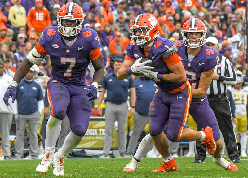 Clash at Bobby Dodd Stadium: Georgia Tech Yellow Jackets Host Syracuse Orange in College Footbal...