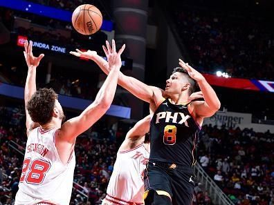 HOUSTON, TX - DECEMBER 27:   Grayson Allen #8 of the Phoenix Suns grabs a rebound during the game against the Houston Rockets on December 27, 2023 at the Toyota Center in Houston, Texas. NOTE TO USER: User expressly acknowledges and agrees that, by downloading and or using this photograph, User is consenting to the terms and conditions of the Getty Images License Agreement. Mandatory Copyright Notice: Copyright 2023 NBAE (Photo by Logan Riely/NBAE via Getty Images)