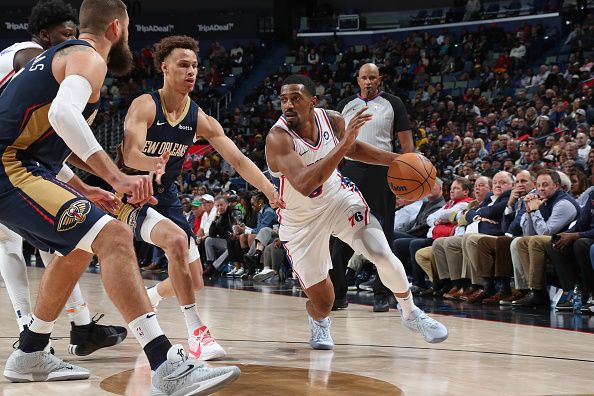 NEW ORLEANS, LA - NOVEMBER 29: De'Anthony Melton #8 of the Philadelphia 76ers dribbles the ball during the game against the New Orleans Pelicans  on November 29, 2023 at the Smoothie King Center in New Orleans, Louisiana. NOTE TO USER: User expressly acknowledges and agrees that, by downloading and or using this Photograph, user is consenting to the terms and conditions of the Getty Images License Agreement. Mandatory Copyright Notice: Copyright 2023 NBAE (Photo by Layne Murdoch Jr./NBAE via Getty Images)