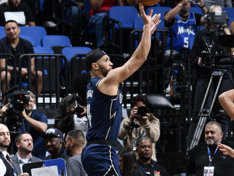 ORLANDO, FL - MARCH 21: Jalen Suggs #4 of the Orlando Magic shoots the ball during the game against the New Orleans Pelicans on March 21, 2024 at Amway Center in Orlando, Florida. NOTE TO USER: User expressly acknowledges and agrees that, by downloading and or using this photograph, User is consenting to the terms and conditions of the Getty Images License Agreement. Mandatory Copyright Notice: Copyright 2024 NBAE (Photo by Fernando Medina/NBAE via Getty Images)