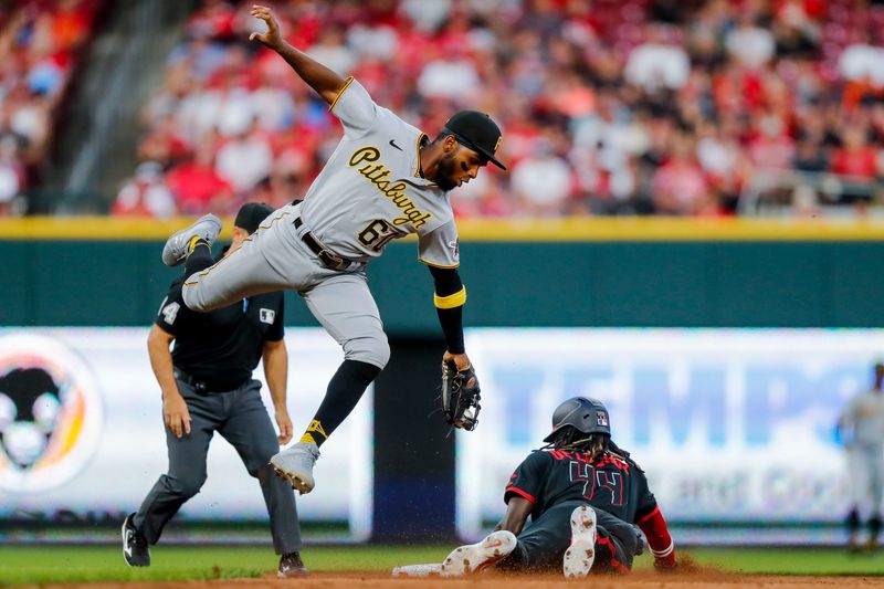 Sep 22, 2023; Cincinnati, Ohio, USA; Cincinnati Reds shortstop Elly De La Cruz (44) steals second against Pittsburgh Pirates shortstop Liover Peguero (60) in the second inning at Great American Ball Park. Mandatory Credit: Katie Stratman-USA TODAY Sports