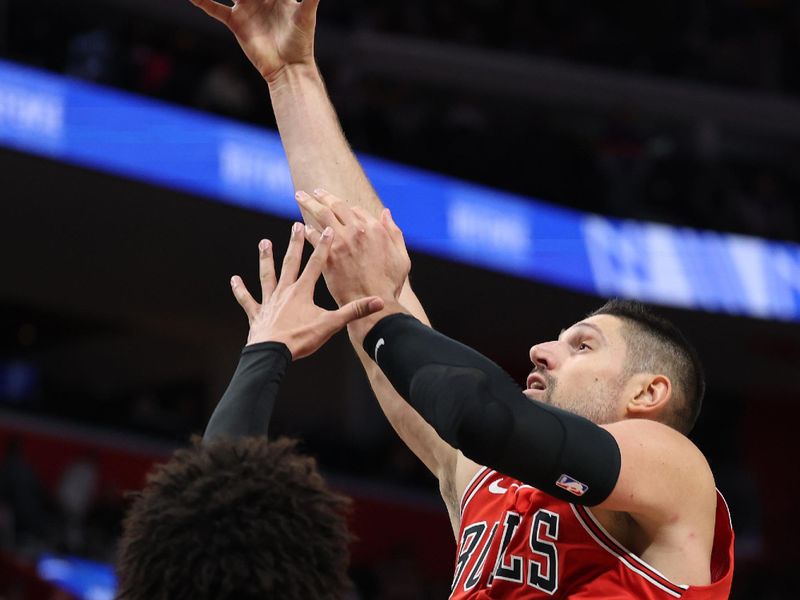 DETROIT, MICHIGAN - NOVEMBER 18: Nikola Vucevic #9 of the Chicago Bulls drives to the basket against Cade Cunningham #2 of the Detroit Pistons in the second half at Little Caesars Arena on November 18, 2024 in Detroit, Michigan. Chicago won the game 122-112. NOTE TO USER: User expressly acknowledges and agrees that, by downloading and or using this photograph, User is consenting to the terms and conditions of the Getty Images License. (Photo by Gregory Shamus/Getty Images)