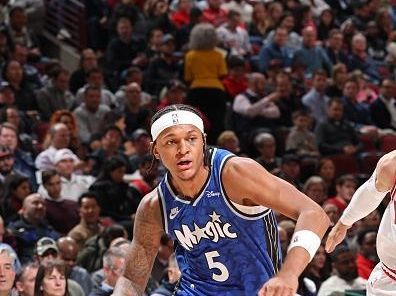 CHICAGO, IL - NOVEMBER 15: Paolo Banchero #5 of the Orlando Magic drives to the basket during the game against the Chicago Bulls on November 15, 2023 at United Center in Chicago, Illinois. NOTE TO USER: User expressly acknowledges and agrees that, by downloading and or using this photograph, User is consenting to the terms and conditions of the Getty Images License Agreement. Mandatory Copyright Notice: Copyright 2023 NBAE (Photo by Jeff Haynes/NBAE via Getty Images)