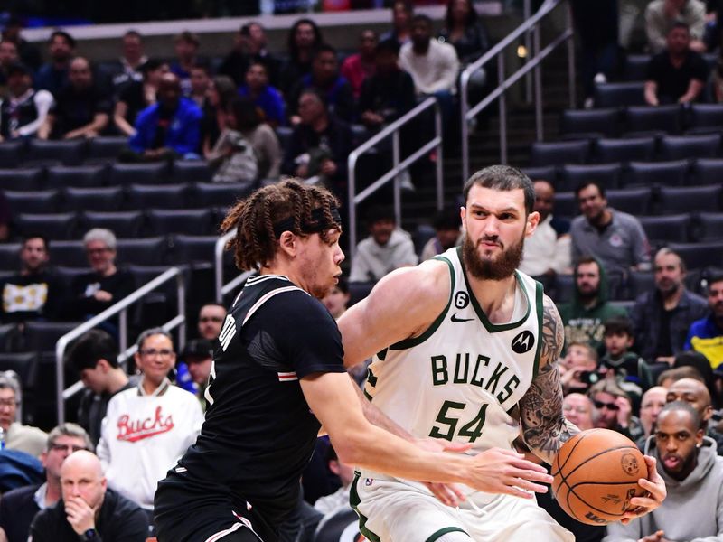 LOS ANGELES, CA - FEBRUARY 10: Sandro Mamukelashvili #54 of the Milwaukee Bucks drives to the basket during the game against the LA Clippers on February 10, 2023 at Crypto.Com Arena in Los Angeles, California. NOTE TO USER: User expressly acknowledges and agrees that, by downloading and/or using this Photograph, user is consenting to the terms and conditions of the Getty Images License Agreement. Mandatory Copyright Notice: Copyright 2023 NBAE (Photo by Adam Pantozzi/NBAE via Getty Images)