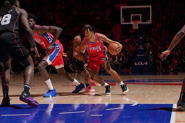 PHILADELPHIA, PA - DECEMBER 15: Jaden Springer #11 of the Philadelphia 76ers drives to the basket during the game against the Detroit Pistons on December 15, 2023 at the Wells Fargo Center in Philadelphia, Pennsylvania NOTE TO USER: User expressly acknowledges and agrees that, by downloading and/or using this Photograph, user is consenting to the terms and conditions of the Getty Images License Agreement. Mandatory Copyright Notice: Copyright 2023 NBAE (Photo by Jesse D. Garrabrant/NBAE via Getty Images)