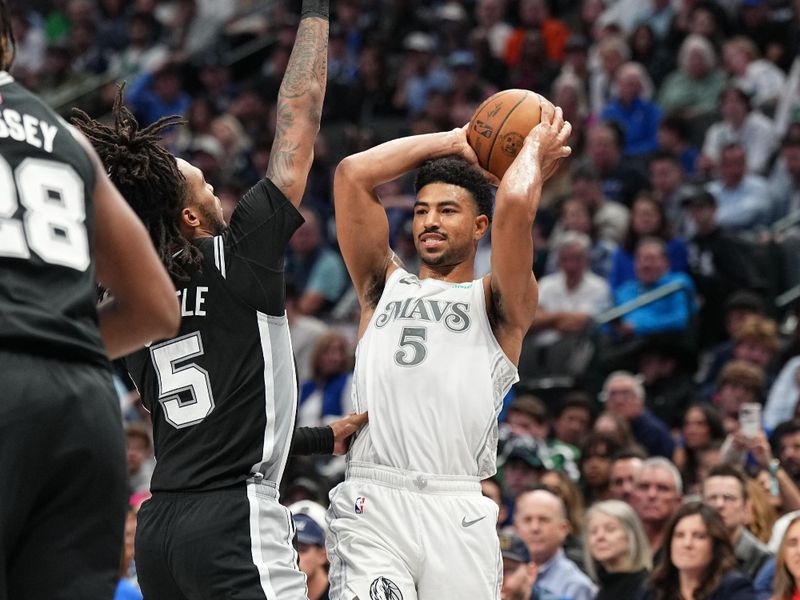 DALLAS, TX - NOVEMBER 16: Quentin Grimes #5 of the Dallas Mavericks handles the ball during the game against the San Antonio Spurs on November 16, 2024 at American Airlines Center in Dallas, Texas. NOTE TO USER: User expressly acknowledges and agrees that, by downloading and or using this photograph, User is consenting to the terms and conditions of the Getty Images License Agreement. Mandatory Copyright Notice: Copyright 2024 NBAE (Photo by Glenn James/NBAE via Getty Images)