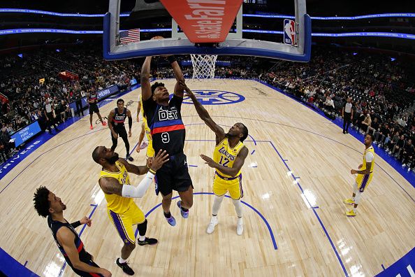 DETROIT, MI - NOVEMBER 29: Ausar Thompson #9 of the Detroit Pistons drives to the basket during the game against the Los Angeles Lakers on November 29, 2023 at Little Caesars Arena in Detroit, Michigan. NOTE TO USER: User expressly acknowledges and agrees that, by downloading and/or using this photograph, User is consenting to the terms and conditions of the Getty Images License Agreement. Mandatory Copyright Notice: Copyright 2023 NBAE (Photo by Brian Sevald/NBAE via Getty Images)