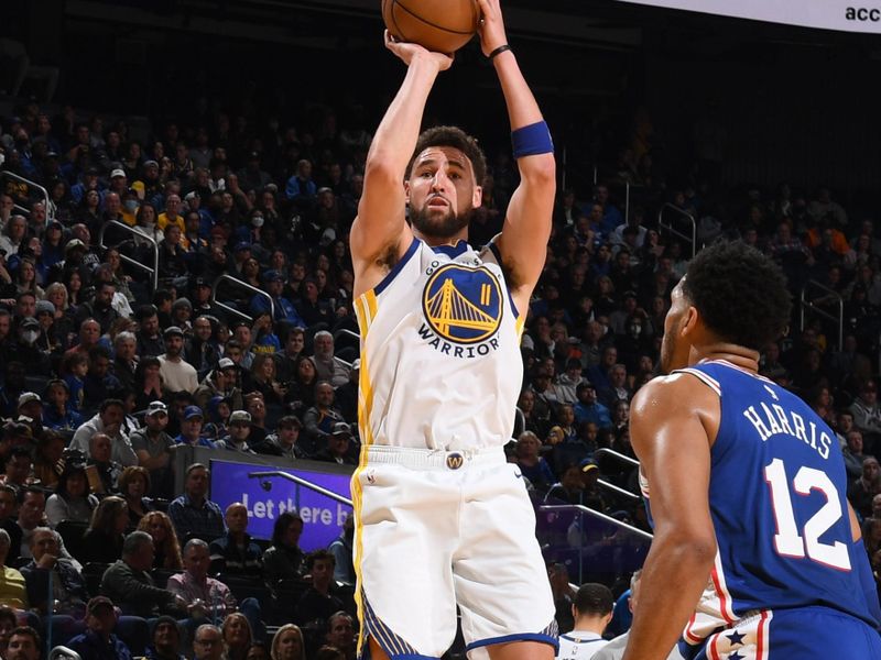 SAN FRANCISCO, CA - MARCH 24: Klay Thompson #11 of the Golden State Warriors shoots the ball during the game against the Philadelphia 76ers on March 24, 2023 at Chase Center in San Francisco, California. NOTE TO USER: User expressly acknowledges and agrees that, by downloading and or using this photograph, user is consenting to the terms and conditions of Getty Images License Agreement. Mandatory Copyright Notice: Copyright 2023 NBAE (Photo by Noah Graham/NBAE via Getty Images)