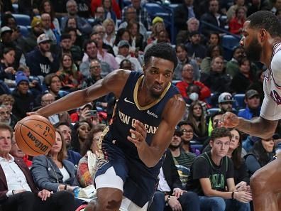 NEW ORLEANS, LA - NOVEMBER 29: Herb Jones #5 of the New Orleans Pelicans drives to the basket during the game against the Philadelphia 76ers on November 29, 2023 at the Smoothie King Center in New Orleans, Louisiana. NOTE TO USER: User expressly acknowledges and agrees that, by downloading and or using this Photograph, user is consenting to the terms and conditions of the Getty Images License Agreement. Mandatory Copyright Notice: Copyright 2023 NBAE (Photo by Layne Murdoch Jr./NBAE via Getty Images)