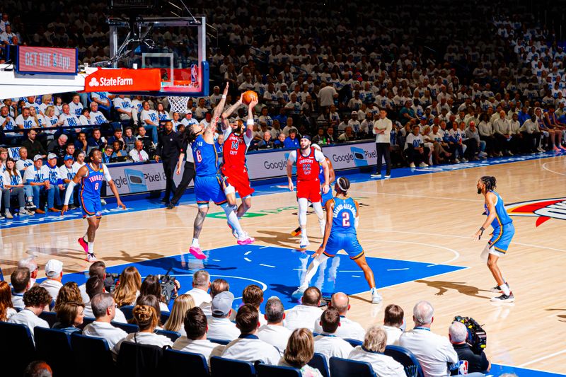 OKLAHOMA CITY, OK - APRIL 24: Brandon Ingram #14 of the New Orleans Pelicans drives to the basket during the game against the Oklahoma City Thunder during Round 1 Game 2 of the 2024 NBA Playoffs on April 24, 2024 at Paycom Arena in Oklahoma City, Oklahoma. NOTE TO USER: User expressly acknowledges and agrees that, by downloading and or using this photograph, User is consenting to the terms and conditions of the Getty Images License Agreement. Mandatory Copyright Notice: Copyright 2024 NBAE (Photo by Zach Beeker/NBAE via Getty Images)