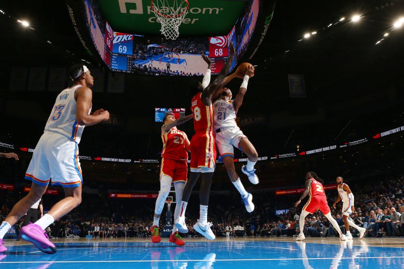 OKLAHOMA CITY, OK - OCTOBER 17: Aaron Wiggins #21 of the Oklahoma City Thunder drives to the basket during the game against the Atlanta Hawks on October 17, 2024 at Paycom Arena in Oklahoma City, Oklahoma. NOTE TO USER: User expressly acknowledges and agrees that, by downloading and or using this photograph, User is consenting to the terms and conditions of the Getty Images License Agreement. Mandatory Copyright Notice: Copyright 2024 NBAE (Photo by Zach Beeker/NBAE via Getty Images)