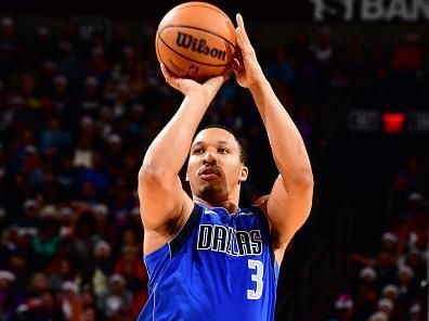 PHOENIX, AZ - DECEMBER 25: Grant Williams #3 of the Dallas Mavericks shoots the ball during the game against the Phoenix Suns on December 25, 2023 at Footprint Center in Phoenix, Arizona. NOTE TO USER: User expressly acknowledges and agrees that, by downloading and or using this photograph, user is consenting to the terms and conditions of the Getty Images License Agreement. Mandatory Copyright Notice: Copyright 2023 NBAE (Photo by Barry Gossage/NBAE via Getty Images)