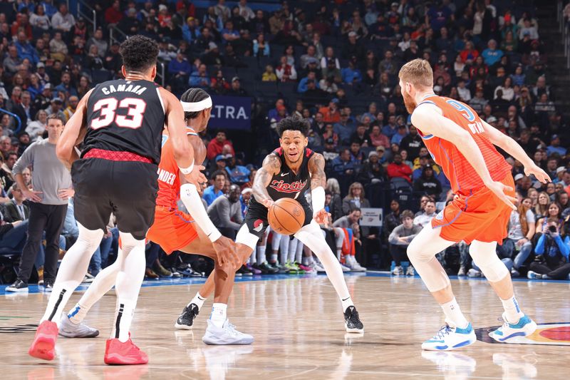 CHICAGO, IL - JANUARY 23: Anfernee Simons #1 of the Portland Trail Blazers passes the ball during the game against the Oklahoma City Thunder on January 23, 2024 at United Center in Chicago, Illinois. NOTE TO USER: User expressly acknowledges and agrees that, by downloading and or using this photograph, User is consenting to the terms and conditions of the Getty Images License Agreement. Mandatory Copyright Notice: Copyright 2024 NBAE (Photo by Jeff Haynes/NBAE via Getty Images)