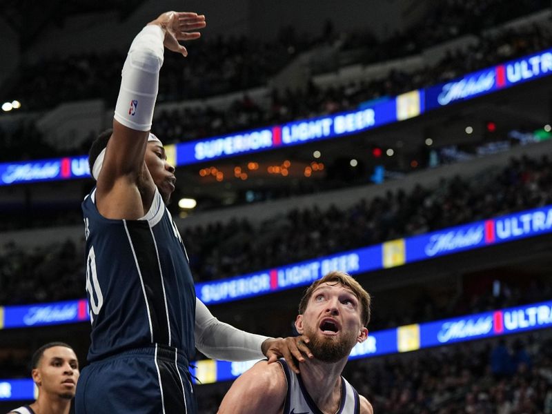 DALLAS, TX - JANUARY 27: Domantas Sabonis #10 of the Sacramento Kings goes to the basket during the game on January 27, 2024 at the American Airlines Center in Dallas, Texas. NOTE TO USER: User expressly acknowledges and agrees that, by downloading and or using this photograph, User is consenting to the terms and conditions of the Getty Images License Agreement. Mandatory Copyright Notice: Copyright 2024 NBAE (Photo by Glenn James/NBAE via Getty Images)