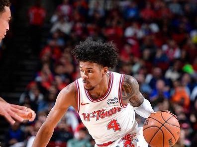 HOUSTON, TX - DECEMBER 22:   Jalen Green #4 of the Houston Rockets handles the ball during the game against the Dallas Mavericks on December 22, 2023 at the Toyota Center in Houston, Texas. NOTE TO USER: User expressly acknowledges and agrees that, by downloading and or using this photograph, User is consenting to the terms and conditions of the Getty Images License Agreement. Mandatory Copyright Notice: Copyright 2023 NBAE (Photo by Logan Riely/NBAE via Getty Images)