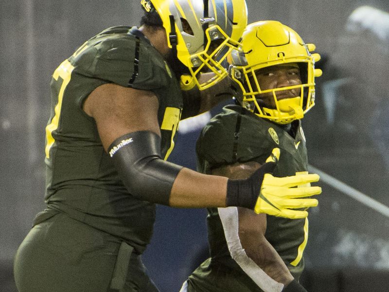 Nov 7, 2020; Eugene, Oregon, USA; Oregon Ducks running back CJ Verdell (7) celebrates after scoring a touchdown during the first half against the Stanford Cardinals at Autzen Stadium. Mandatory Credit: Troy Wayrynen-USA TODAY Sports