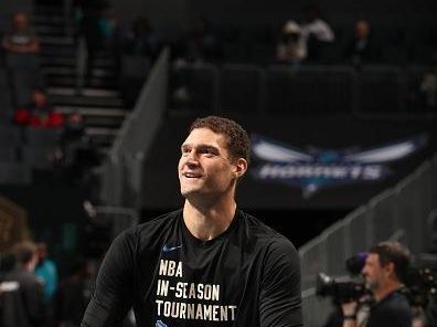 CHARLOTTE, NC - NOVEMBER 17: Brook Lopez #11 of the Milwaukee Bucks warms up before the game against the Charlotte Hornets during the In-Season Tournament on November 17, 2023 at Spectrum Center in Charlotte, North Carolina. NOTE TO USER: User expressly acknowledges and agrees that, by downloading and or using this photograph, User is consenting to the terms and conditions of the Getty Images License Agreement. Mandatory Copyright Notice: Copyright 2023 NBAE (Photo by Kent Smith/NBAE via Getty Images)