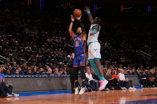 NEW YORK, NY - NOVEMBER 28: Jalen Brunson #11 of the New York Knicks shoots the ball during the game against the Charlotte Hornets during the In-Season Tournament on November 28, 2023 at Madison Square Garden in New York City, New York.  NOTE TO USER: User expressly acknowledges and agrees that, by downloading and or using this photograph, User is consenting to the terms and conditions of the Getty Images License Agreement. Mandatory Copyright Notice: Copyright 2023 NBAE  (Photo by Jesse D. Garrabrant/NBAE via Getty Images)