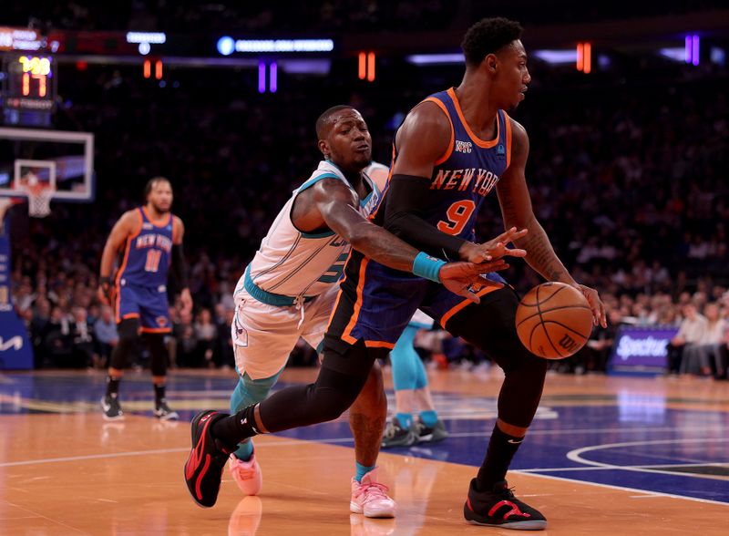 NEW YORK, NEW YORK - NOVEMBER 28:  RJ Barrett #9 of the New York Knicks heads to the basket as Terry Rozier #3 of the Charlotte Hornets defends during the first half of an NBA In-Season Tournament game at Madison Square Garden on November 28, 2023 in New York City. NOTE TO USER: User expressly acknowledges and agrees that, by downloading and or using this photograph, User is consenting to the terms and conditions of the Getty Images License Agreement. (Photo by Elsa/Getty Images)