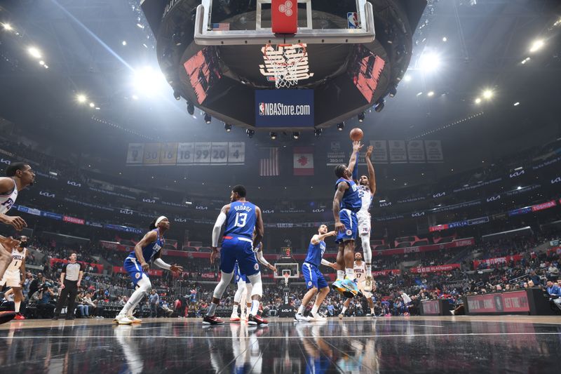 LOS ANGELES, CA - JANUARY 17: Tobias Harris #12 of the Philadelphia 76ers shoots the ball during the game against the LA Clippers on January 17, 2023 at Crypto.Com Arena in Los Angeles, California. NOTE TO USER: User expressly acknowledges and agrees that, by downloading and/or using this Photograph, user is consenting to the terms and conditions of the Getty Images License Agreement. Mandatory Copyright Notice: Copyright 2023 NBAE (Photo by Adam Pantozzi/NBAE via Getty Images)