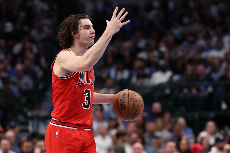 DALLAS, TEXAS - NOVEMBER 06: Josh Giddey #3 of the Chicago Bulls brings the ball up court during the second half against the Dallas Mavericks at American Airlines Center on November 06, 2024 in Dallas, Texas. NOTE TO USER: User expressly acknowledges and agrees that, by downloading and or using this photograph, User is consenting to the terms and conditions of the Getty Images License Agreement. (Photo by Sam Hodde/Getty Images)