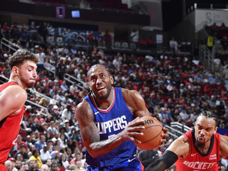 HOUSTON, TX - MARCH 6: Kawhi Leonard #2 of the LA Clippers drives to the basket during the game against the Houston Rockets on March 6, 2024 at the Toyota Center in Houston, Texas. NOTE TO USER: User expressly acknowledges and agrees that, by downloading and or using this photograph, User is consenting to the terms and conditions of the Getty Images License Agreement. Mandatory Copyright Notice: Copyright 2024 NBAE (Photo by Logan Riely/NBAE via Getty Images)