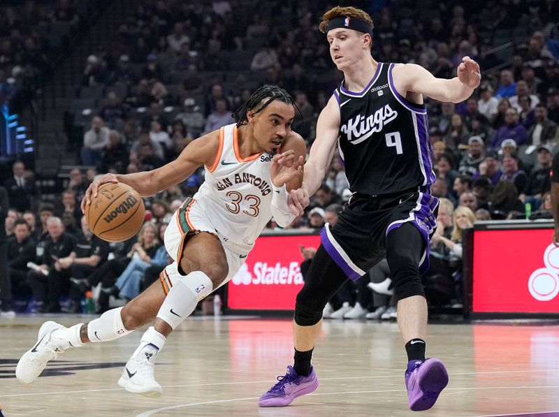 SACRAMENTO, CALIFORNIA - MARCH 07: Tre Jones #33 of the San Antonio Spurs drives to the basket on Kevin Huerter #9 of the Sacramento Kings during the first half at Golden 1 Center on March 07, 2024 in Sacramento, California. NOTE TO USER: User expressly acknowledges and agrees that, by downloading and or using this photograph, User is consenting to the terms and conditions of the Getty Images License Agreement. (Photo by Thearon W. Henderson/Getty Images)