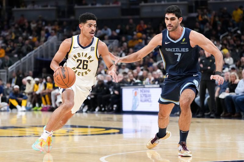 INDIANAPOLIS, INDIANA - OCTOBER 14: Ben Sheppard #26 of the Indiana Pacers dribbles the ball while being guarded by Santi Aldama #7 of the Memphis Grizzlies in the second quarter during a preseason game at Gainbridge Fieldhouse on October 14, 2024 in Indianapolis, Indiana. NOTE TO USER: User expressly acknowledges and agrees that, by downloading and or using this photograph, User is consenting to the terms and conditions of the Getty Images License Agreement. (Photo by Dylan Buell/Getty Images)