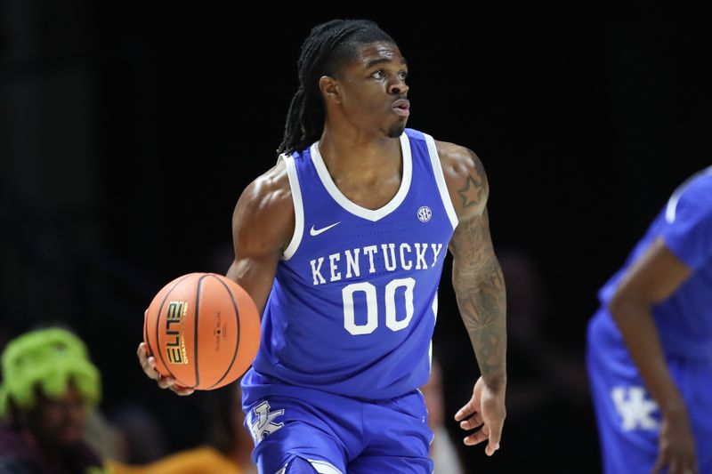 Jan 28, 2025; Knoxville, Tennessee, USA; Kentucky Wildcats guard Otega Oweh (00) moves the ball against the Tennessee Volunteers during the first half at Thompson-Boling Arena at Food City Center. Mandatory Credit: Randy Sartin-Imagn Images