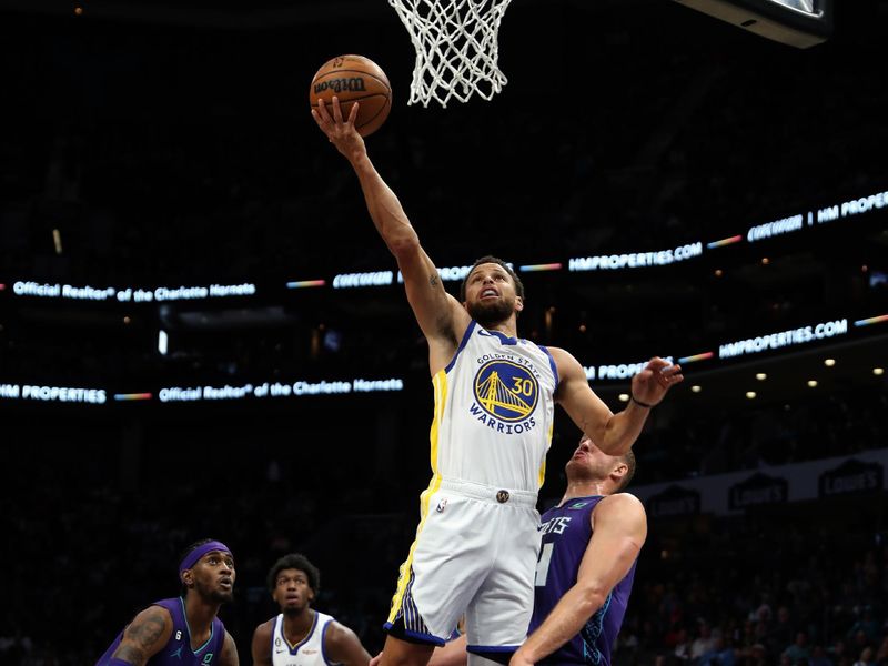 CHARLOTTE, NC - OCTOBER 29: Stephen Curry #30 of the Golden State Warriors drives to the basket during the game against the Charlotte Hornets on October 29, 2022 at Spectrum Center in Charlotte, North Carolina. NOTE TO USER: User expressly acknowledges and agrees that, by downloading and or using this photograph, User is consenting to the terms and conditions of the Getty Images License Agreement.  Mandatory Copyright Notice:  Copyright 2022 NBAE (Photo by Brock Williams-Smith/NBAE via Getty Images)