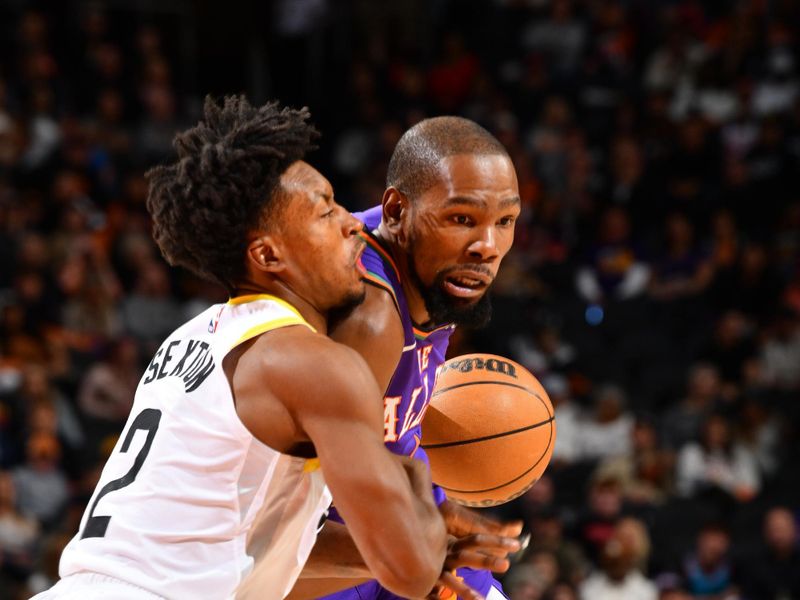 PHOENIX, AZ - JANUARY 11: Kevin Durant #35 of the Phoenix Suns handles the ball during the game against the Utah Jazz on January 11, 2025 at Footprint Center in Phoenix, Arizona. NOTE TO USER: User expressly acknowledges and agrees that, by downloading and or using this photograph, user is consenting to the terms and conditions of the Getty Images License Agreement. Mandatory Copyright Notice: Copyright 2025 NBAE (Photo by Barry Gossage/NBAE via Getty Images)