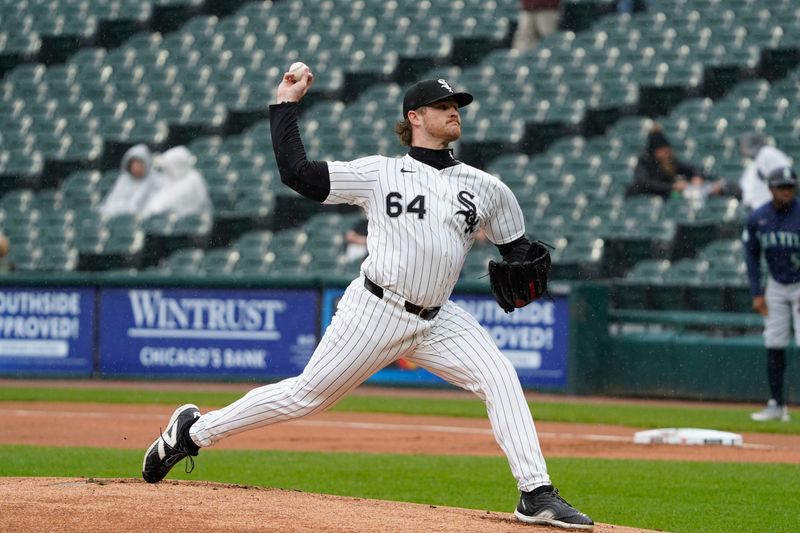 May 21, 2025; Chicago, Illinois, USA; Chicago White Sox pitcher Shane Smith (64) throws the ball against the Seattle Mariners during the first inning at Rate Field. Mandatory Credit: David Banks-Imagn Images