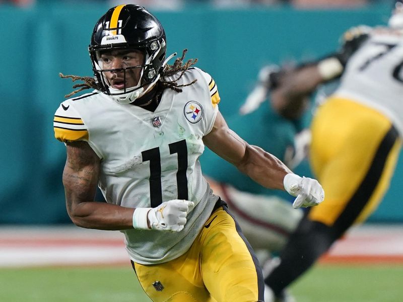 Pittsburgh Steelers wide receiver Chase Claypool (11) runs during the second half of an NFL football game against the Miami Dolphins, Sunday, Oct. 23, 2022, in Miami Gardens, Fla. (AP Photo/Wilfredo Lee )