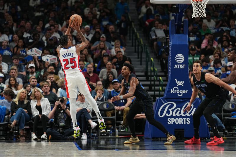 DALLAS, TX - APRIL 12: Marcus Sasser #25 of the Detroit Pistons shoots the ball during the game against the Dallas Mavericks on April 12, 2024 at the American Airlines Center in Dallas, Texas. NOTE TO USER: User expressly acknowledges and agrees that, by downloading and or using this photograph, User is consenting to the terms and conditions of the Getty Images License Agreement. Mandatory Copyright Notice: Copyright 2024 NBAE (Photo by Glenn James/NBAE via Getty Images)